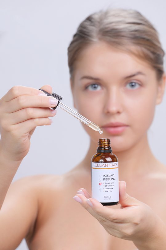 На фото азелаиновый пилинг анти-акне Clean Face